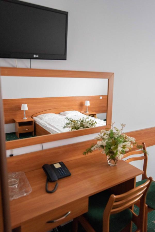 Hotel Reg Benz ミエレツ エクステリア 写真